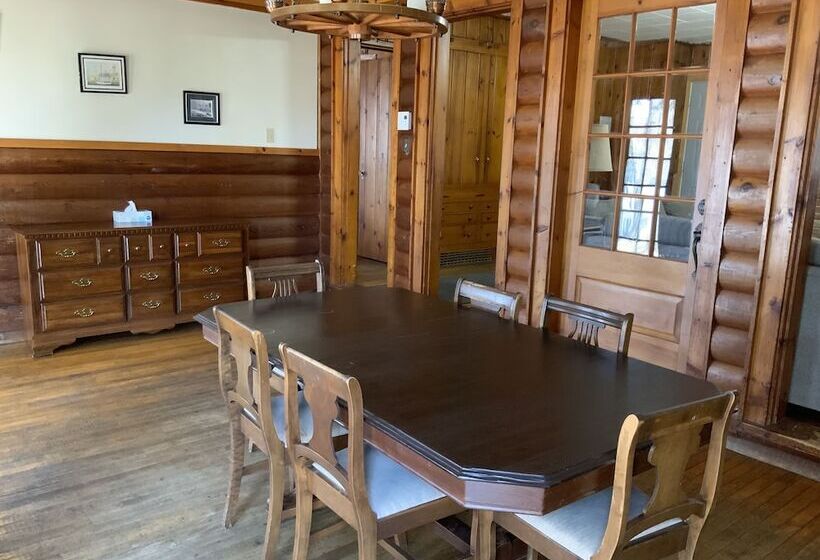 منزل 3 غرف نوم, Tally Ho Inn