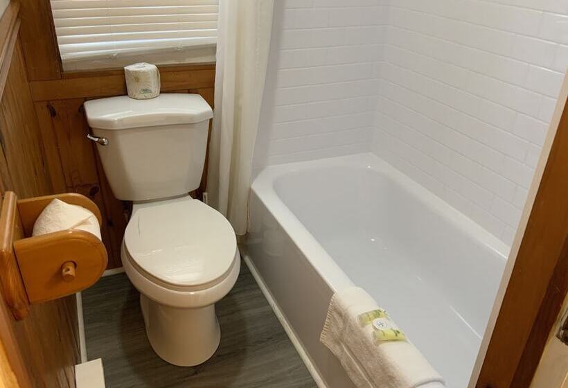 جناح مطل على البحيرة, Tally Ho Inn