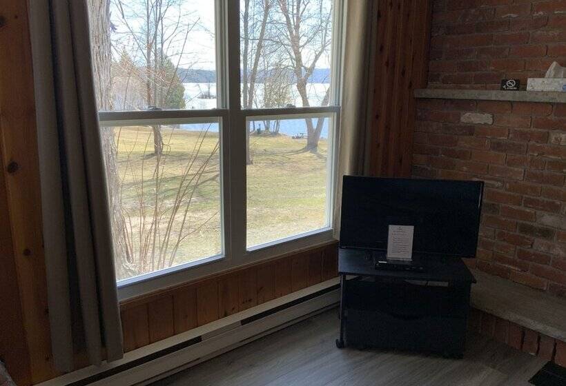 جناح مطل على البحيرة, Tally Ho Inn