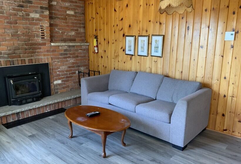 جناح مطل على البحيرة, Tally Ho Inn