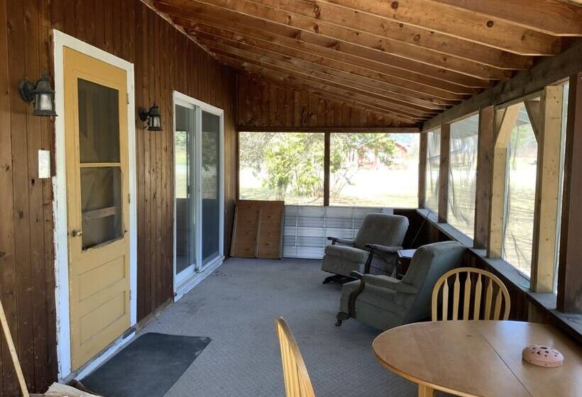 منزل 4 غرف نوم, Tally Ho Inn