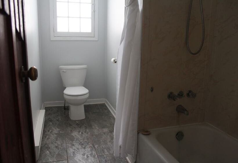 منزل 4 غرف نوم, Tally Ho Inn