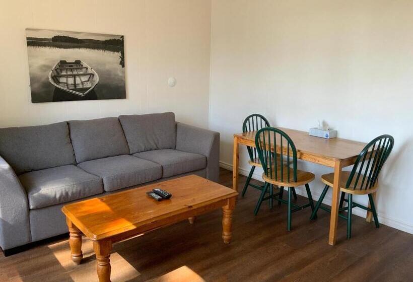 جناح, Tally Ho Inn