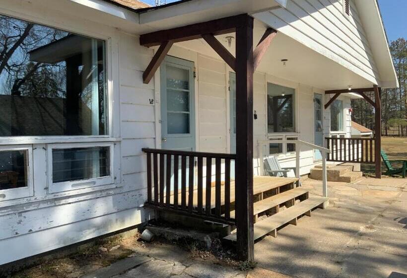 جناح, Tally Ho Inn