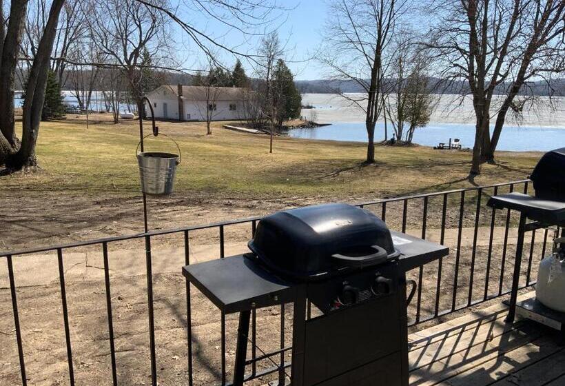 جناح, Tally Ho Inn