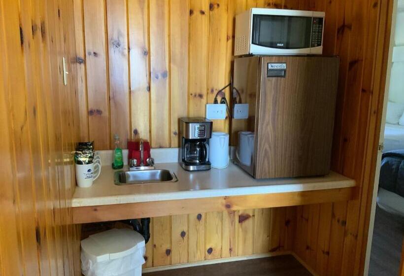 جناح, Tally Ho Inn