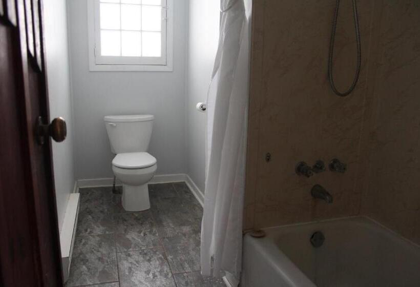 منزل 4 غرف نوم, Tally Ho Inn