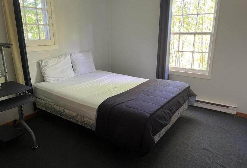 منزل 4 غرف نوم, Tally Ho Inn