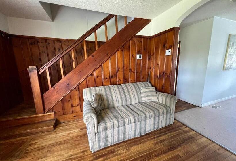 منزل 4 غرف نوم, Tally Ho Inn