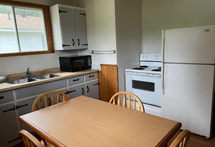 كابينة, Tally Ho Inn