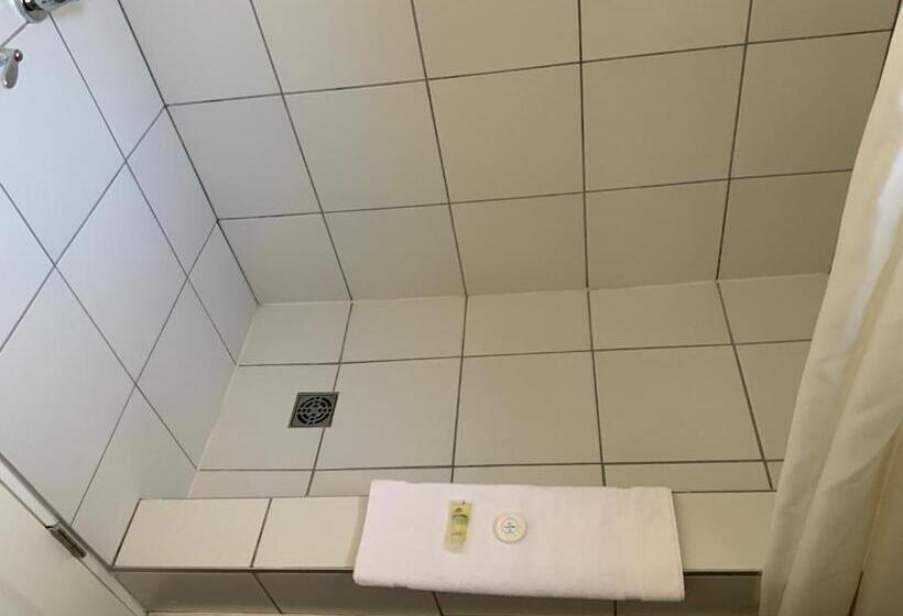 غرفة قياسية, Tally Ho Inn