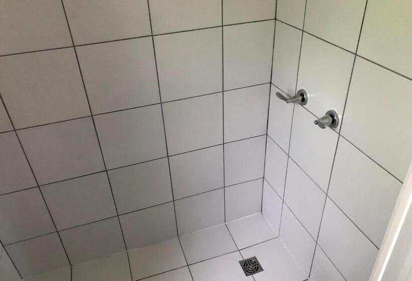 غرفة قياسية, Tally Ho Inn