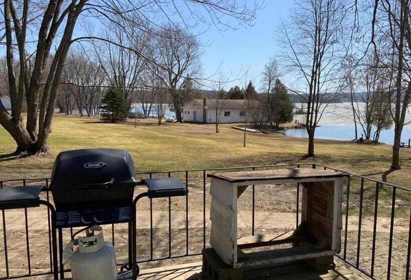 جناح, Tally Ho Inn