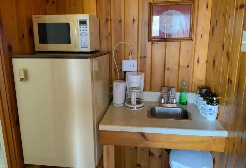 جناح, Tally Ho Inn