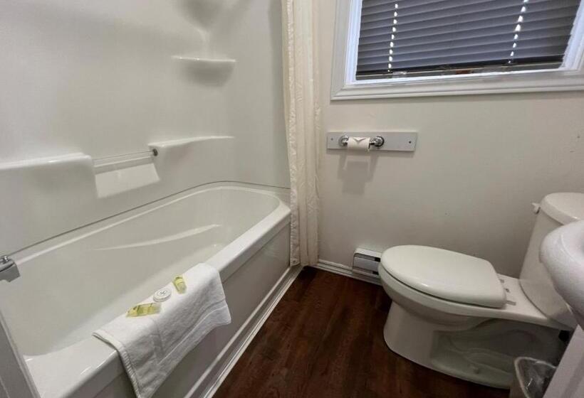 جناح, Tally Ho Inn