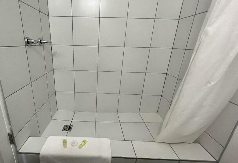 غرفة قياسية, Tally Ho Inn