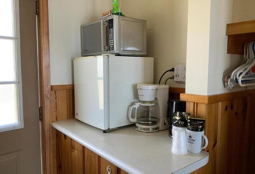 استوديو قياسي مطل على البحيرة, Tally Ho Inn