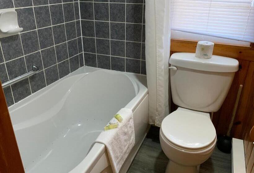 جناح, Tally Ho Inn