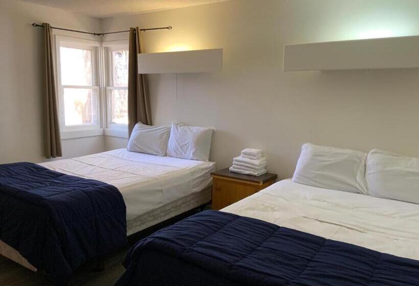 جناح, Tally Ho Inn