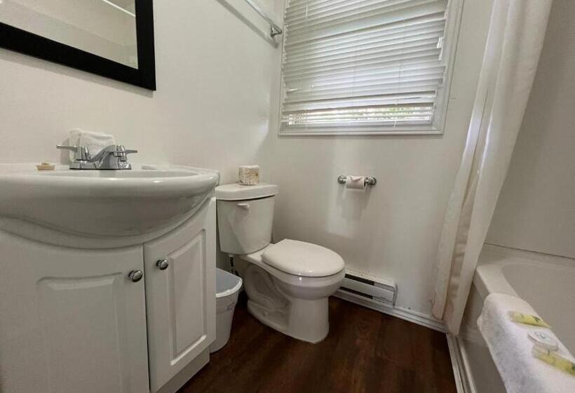 جناح, Tally Ho Inn