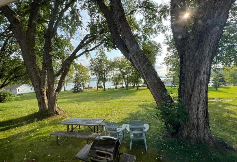 شاليه غرفة نوم واحدة, Tally Ho Inn