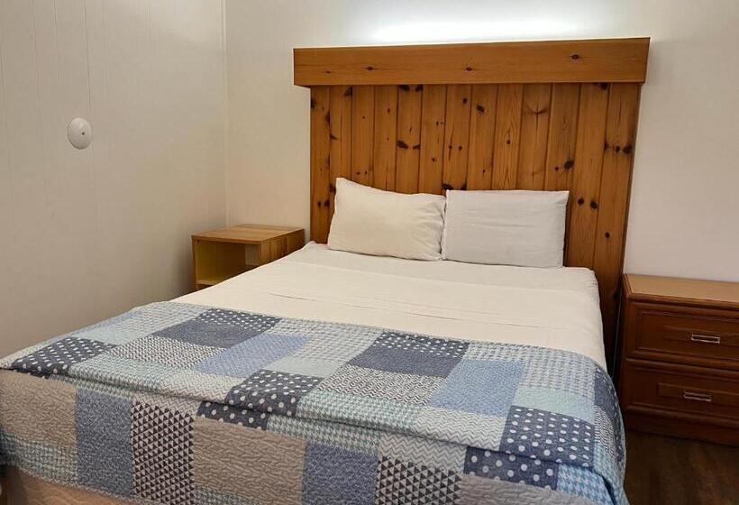 إستوديو ديلوكس, Tally Ho Inn