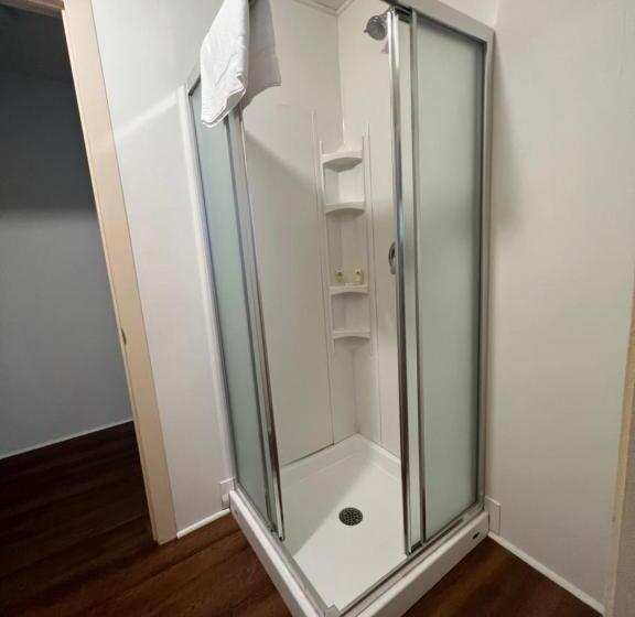 منزل 4 غرف نوم, Tally Ho Inn