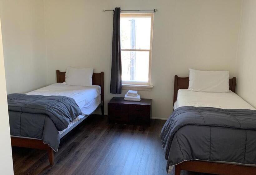 منزل 4 غرف نوم, Tally Ho Inn