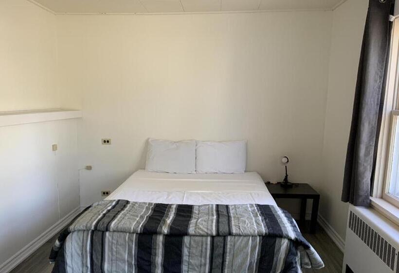 منزل 4 غرف نوم, Tally Ho Inn