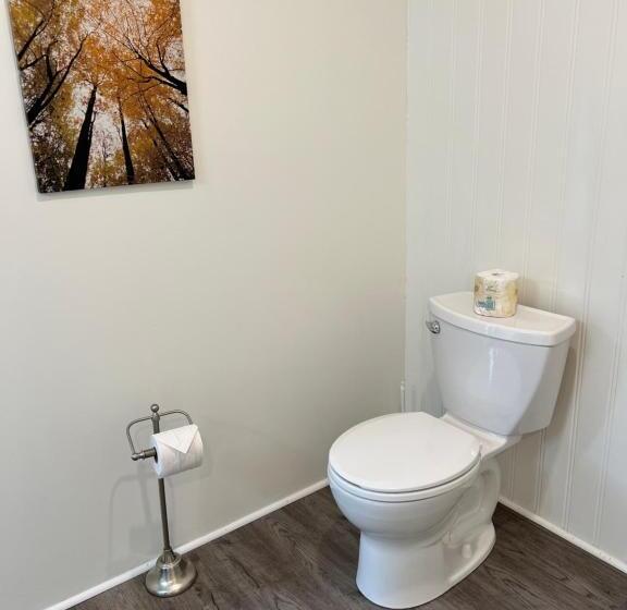 جناح مطل على البحيرة, Tally Ho Inn