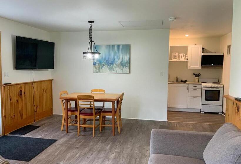 جناح مطل على البحيرة, Tally Ho Inn