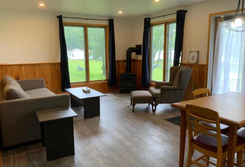 جناح مطل على البحيرة, Tally Ho Inn