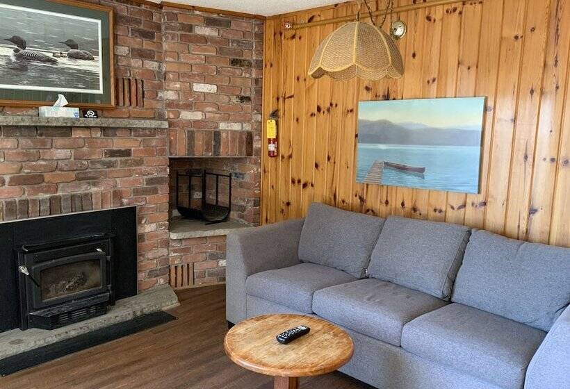 جناح مطل على البحيرة, Tally Ho Inn