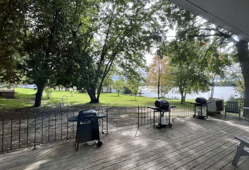 جناح مطل على البحيرة, Tally Ho Inn