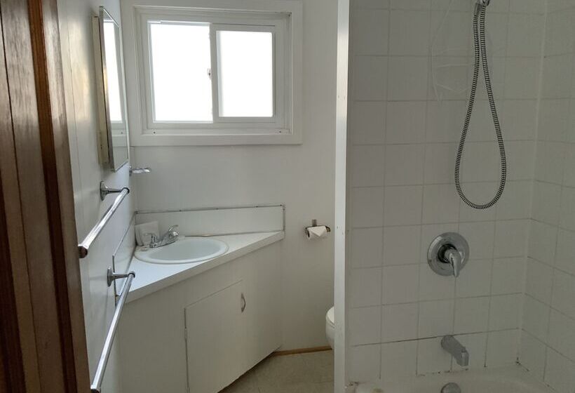 منزل 3 غرف نوم, Tally Ho Inn