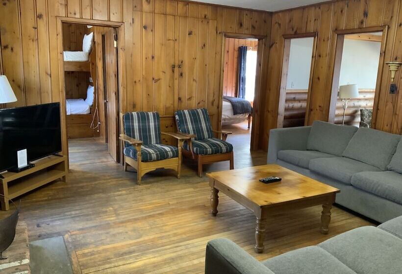 منزل 3 غرف نوم, Tally Ho Inn