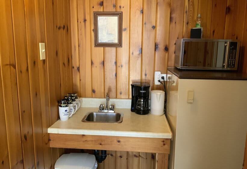 جناح مطل على البحيرة, Tally Ho Inn