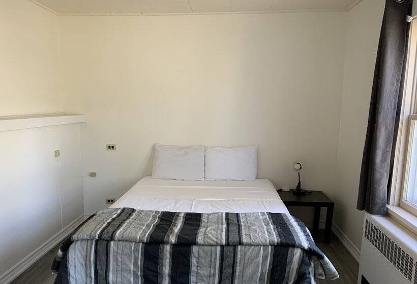 منزل 4 غرف نوم, Tally Ho Inn