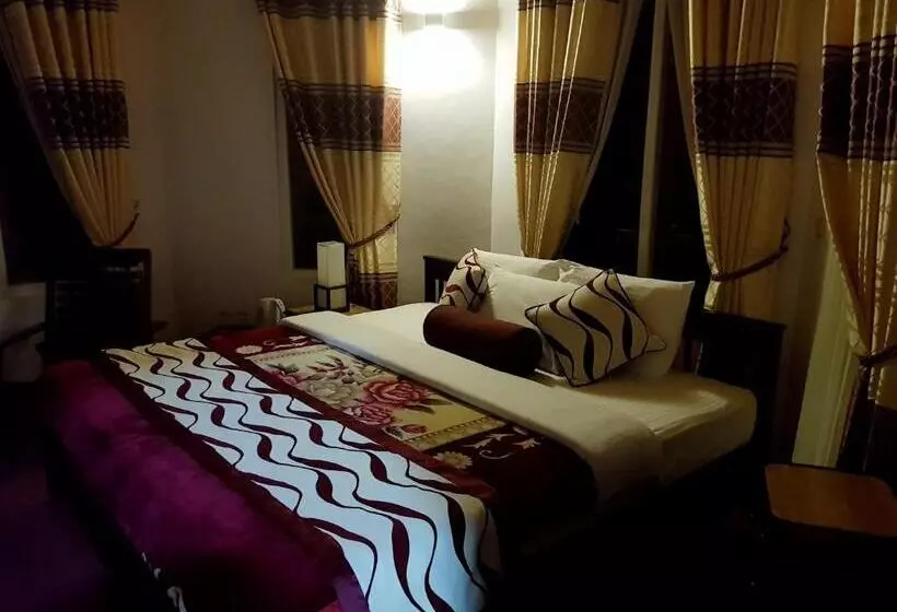 سوییت با چشم‌انداز کوه, Nuwara Eliya Hills Rest