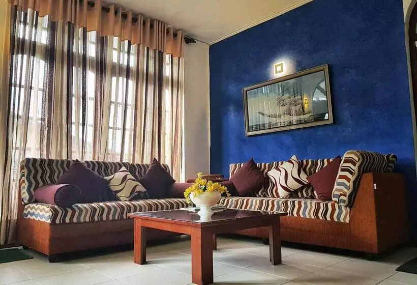 سوییت با چشم‌انداز کوه, Nuwara Eliya Hills Rest