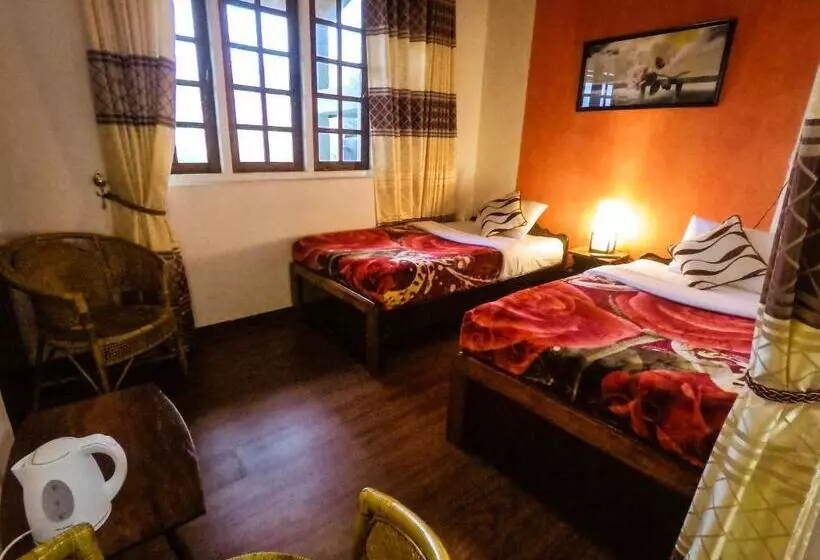اتاق خانوادگی با چشم‌انداز کوه, Nuwara Eliya Hills Rest