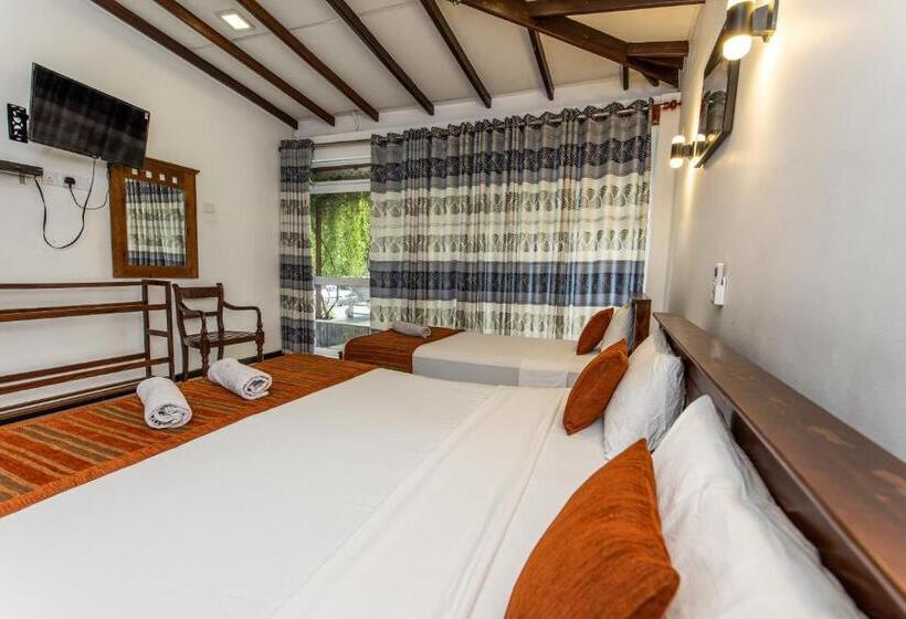 Habitació Triple Deluxe, Avon Villa