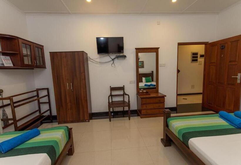 Deluxe Triple Room, Avon Villa