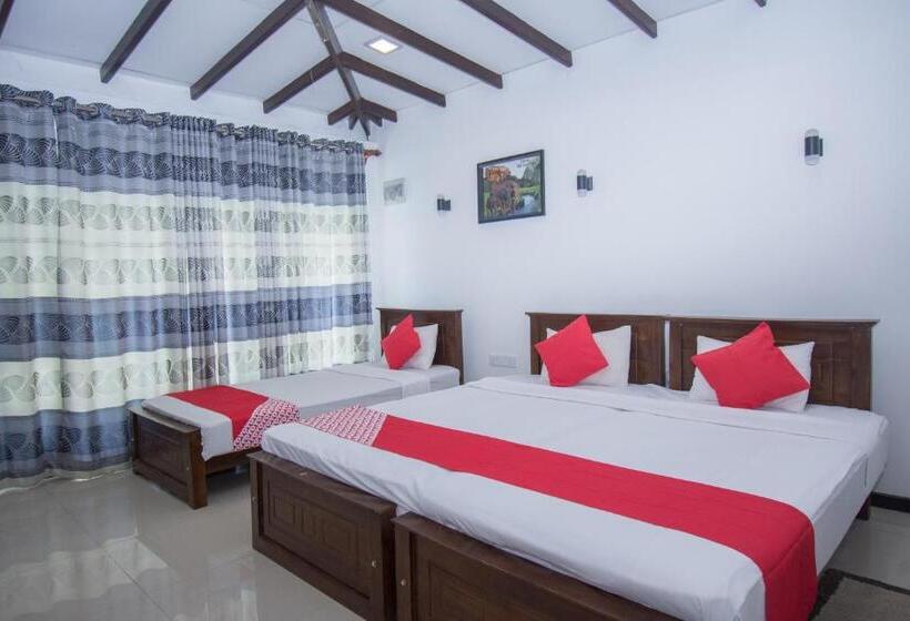 Deluxe Triple Room, Avon Villa