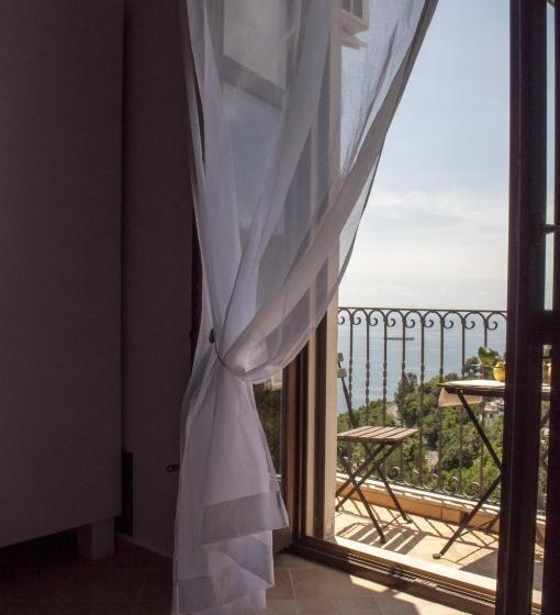 סטודיו סטנדרטי עם נוף לים ומרפסת, Residence Zelzar