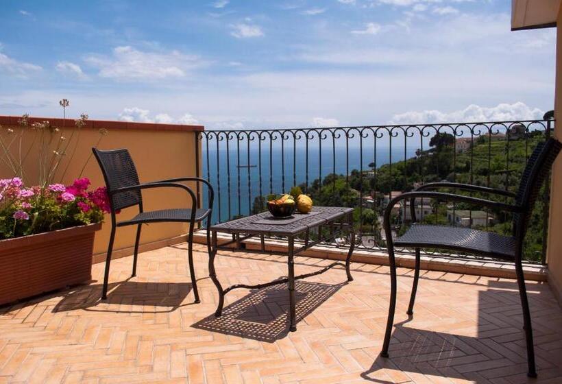 سوئیت پنت هاوس, Residence Zelzar