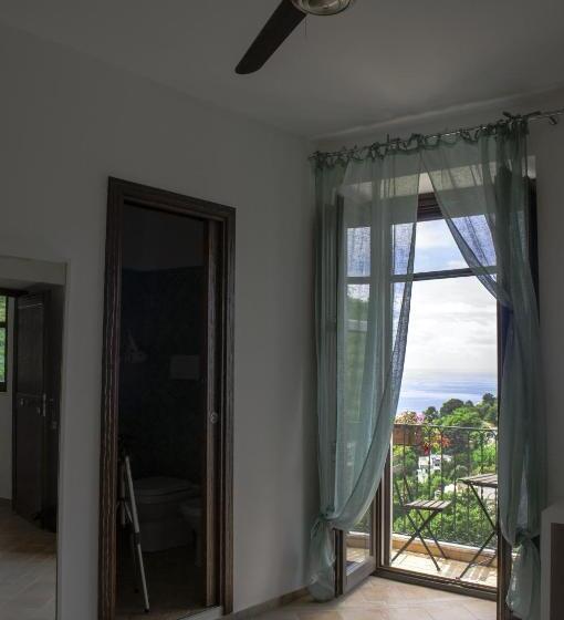 اتاق استاندارد با بالکن و چشم‌انداز دریا, Residence Zelzar