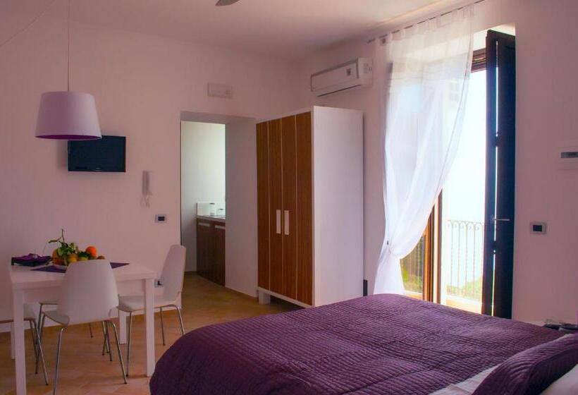 סטודיו סטנדרטי עם נוף לים ומרפסת, Residence Zelzar