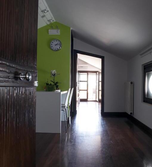 سوئیت پنت هاوس, Residence Zelzar