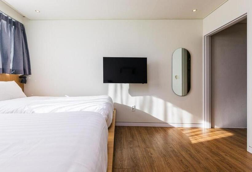 Bahçe Manzaralı Aile Odası, Bedradio Dodubong